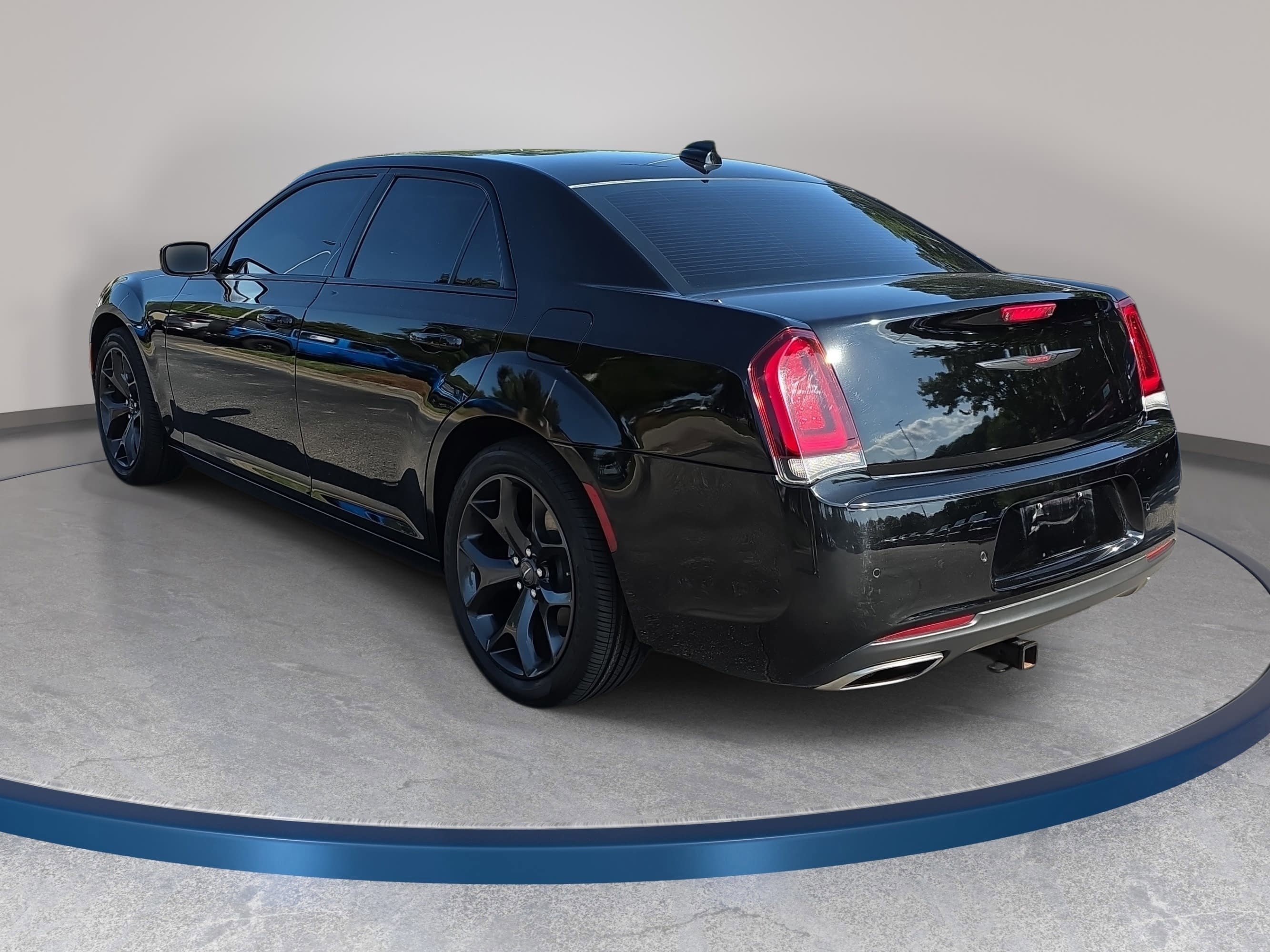 Used 2023 Chrysler 300 S RWD image 7