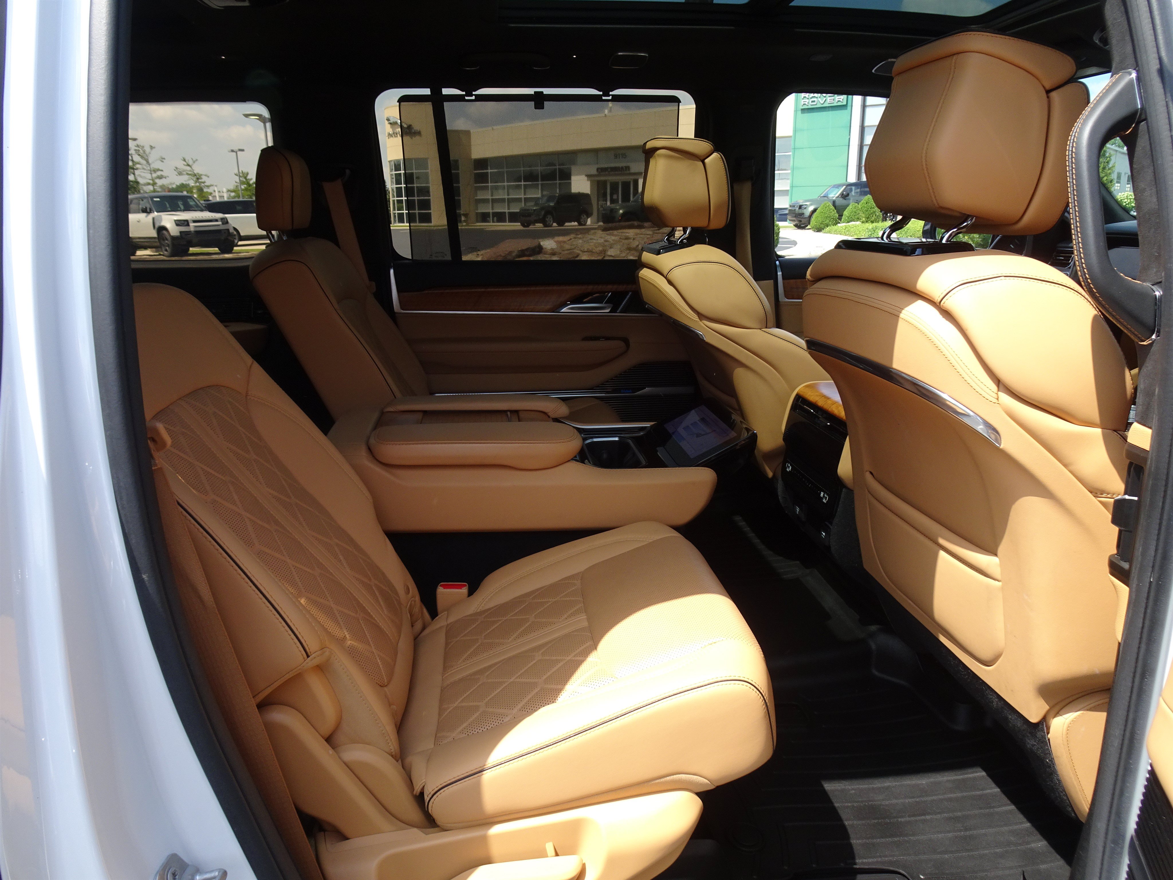 Used 2022 Jeep Grand Wagoneer Series III w/ HD Trailer Tow Package AWD/4WD image 20