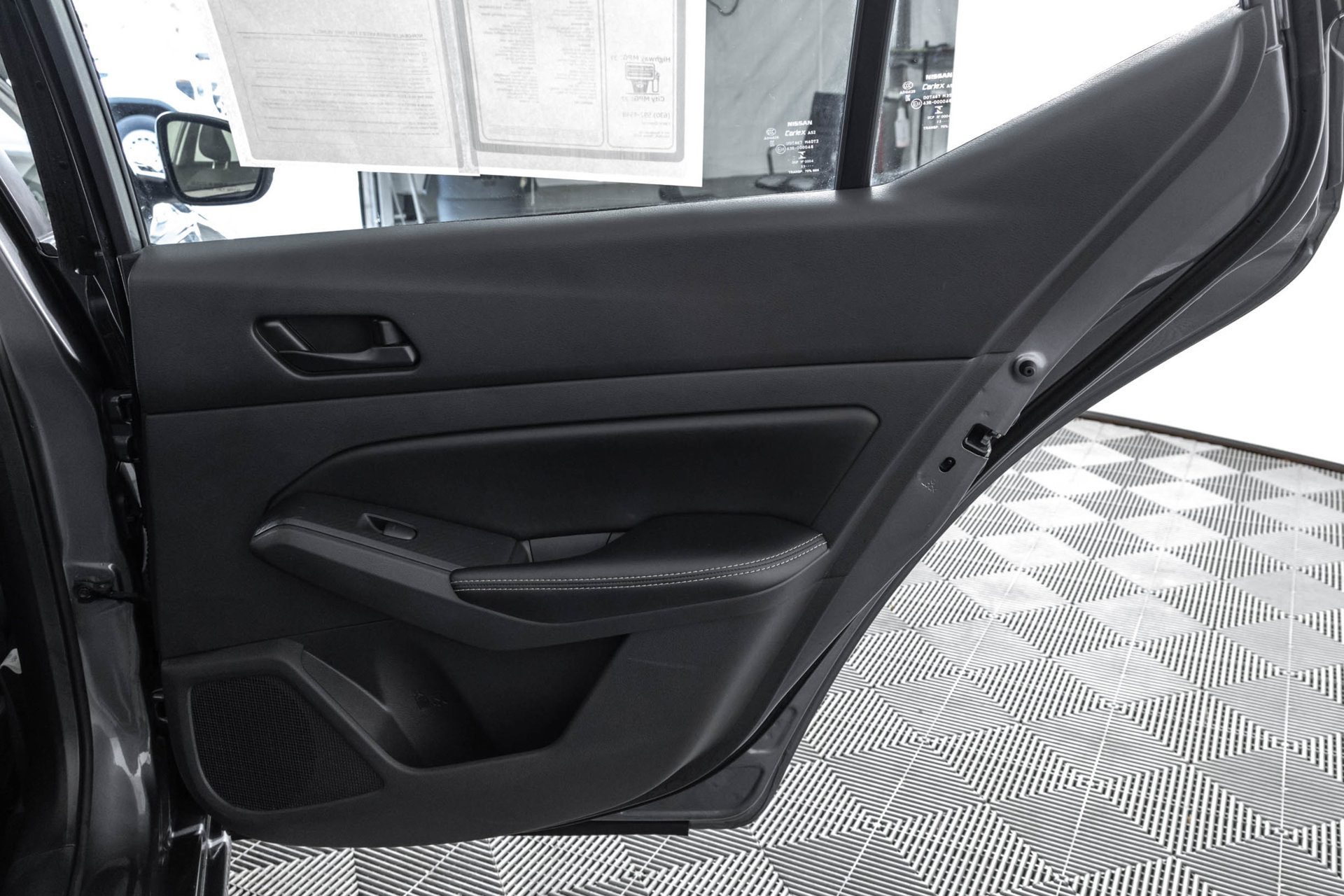 Used 2024 Nissan Altima 2.5 SV FWD image 39