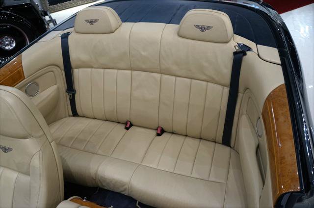 Used 2007 Bentley Azure RWD image 17
