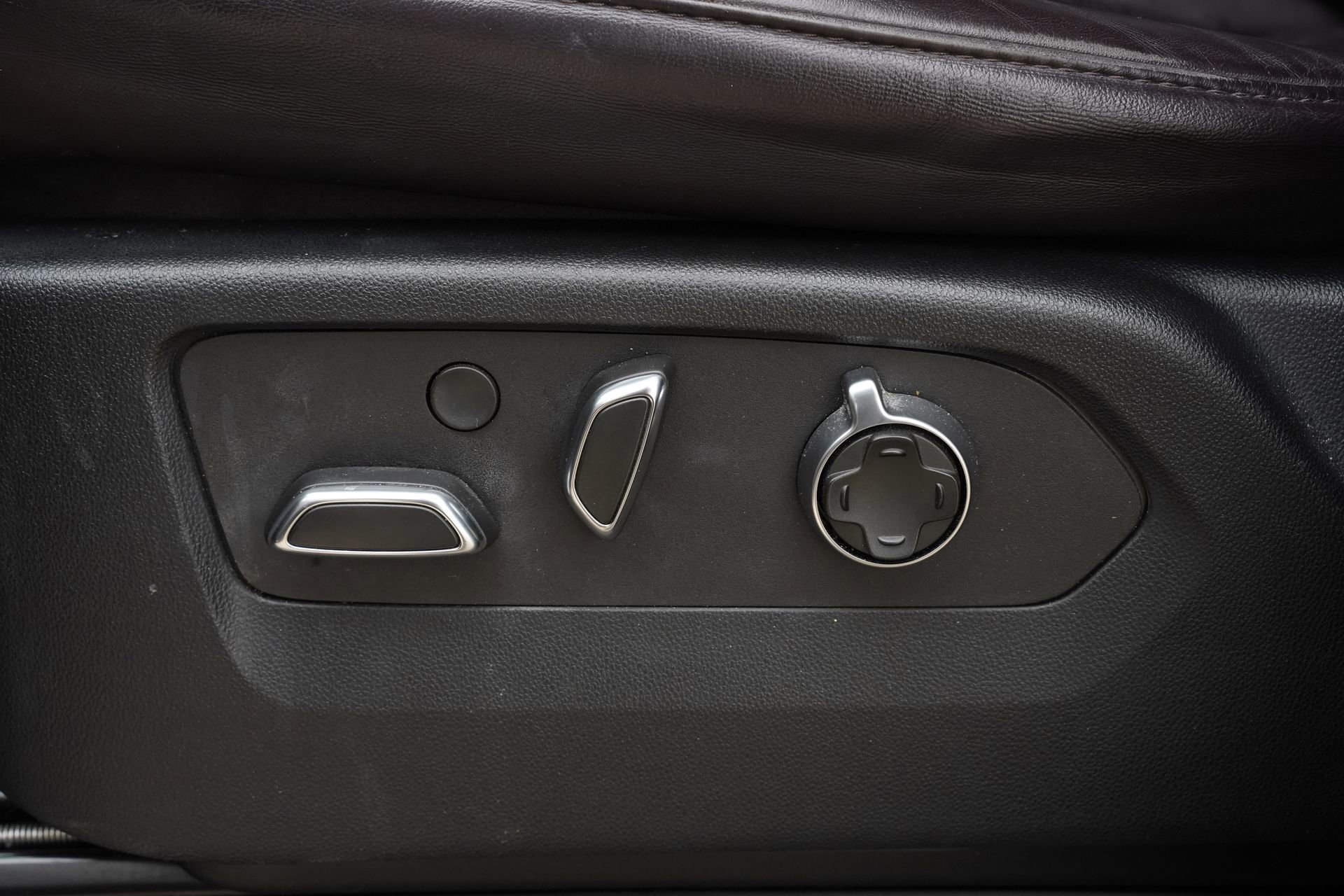 Certified 2023 Cadillac Escalade Premium Luxury Platinum image 17