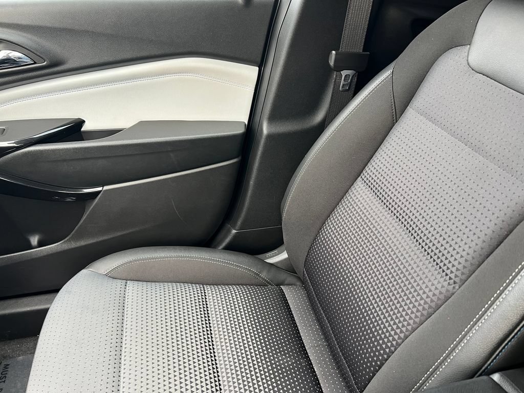 Used 2025 Chevrolet Trax LT FWD image 29