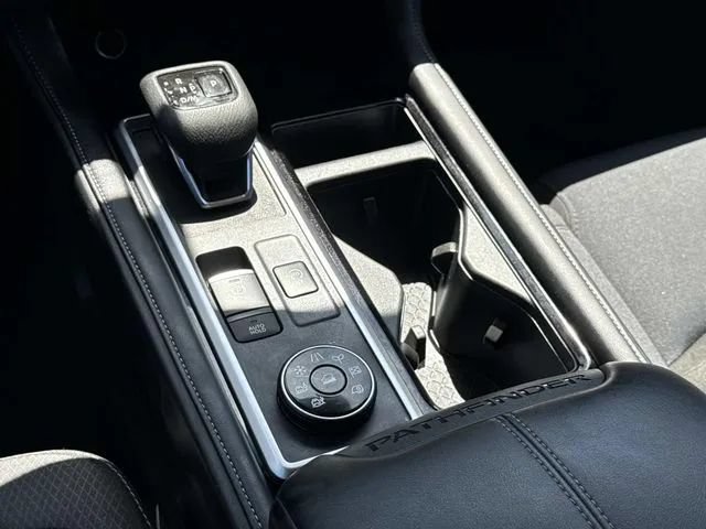 Used 2025 Nissan Pathfinder SV AWD/4WD image 20