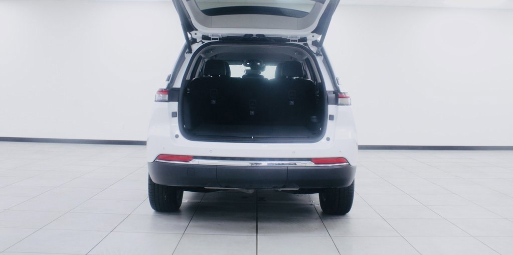 Used 2023 Jeep Grand Cherokee Limited image 7