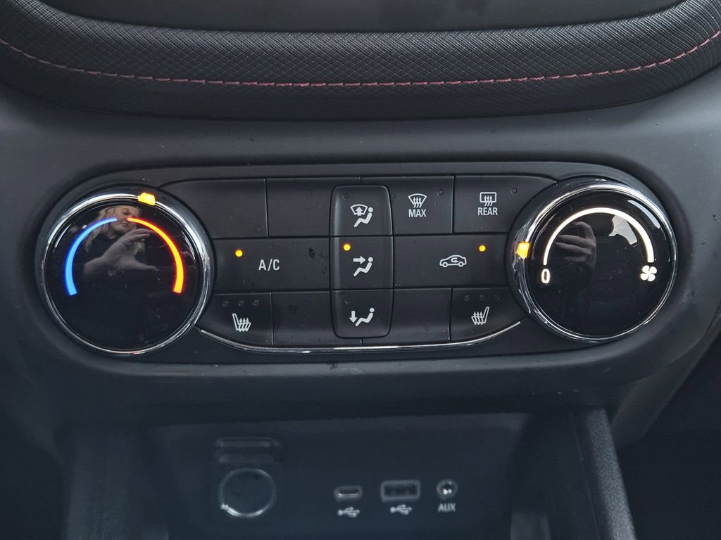 Used 2022 Chevrolet TrailBlazer RS FWD image 16