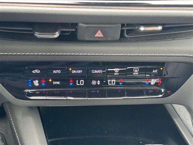 Used 2023 Buick Envision Avenir AWD/4WD image 29