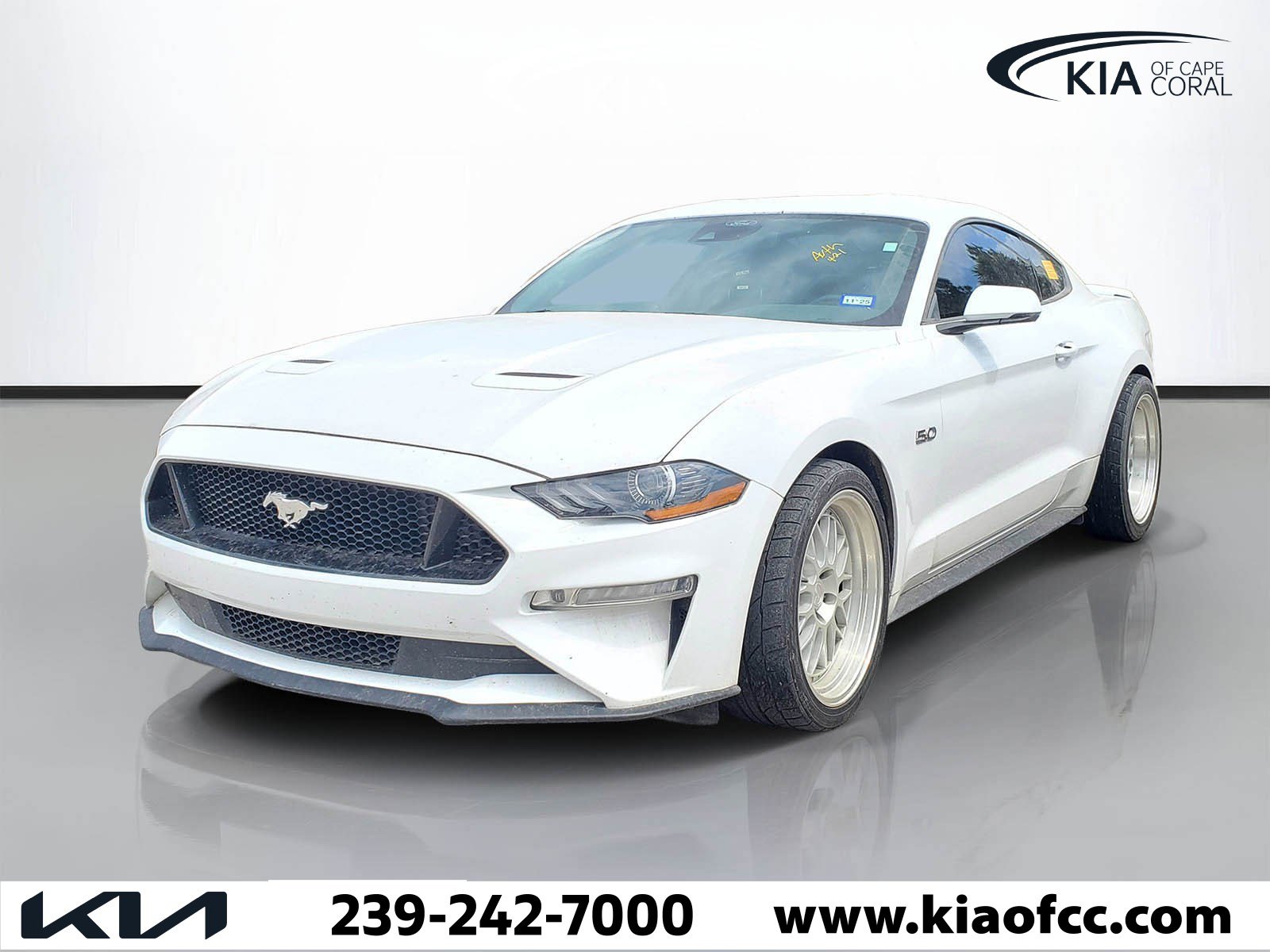 Used 2022 Ford Mustang GT Premium w/ Equipment Group 401A RWD image 3