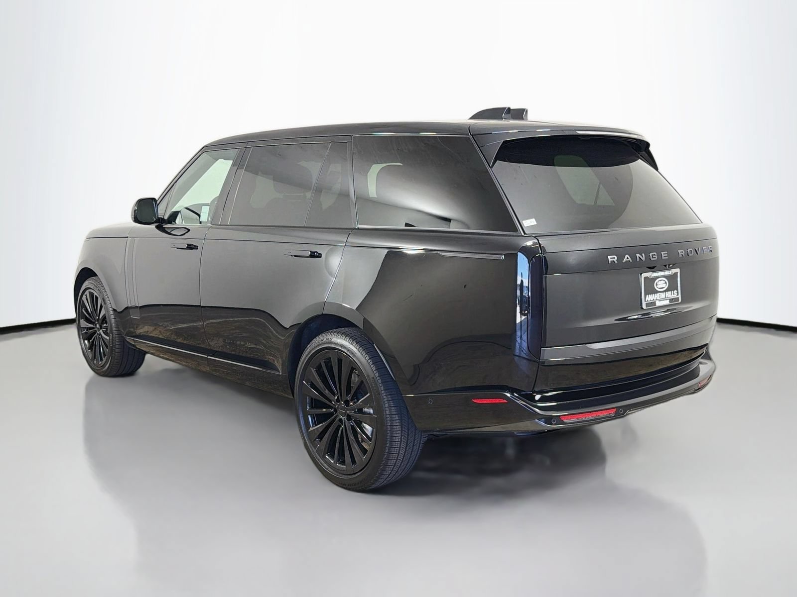 New 2026 Land Rover Range Rover Long Wheelbase SE AWD/4WD image 3