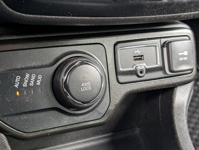 Used 2022 Jeep Renegade Latitude w/ Convenience Group AWD/4WD image 18