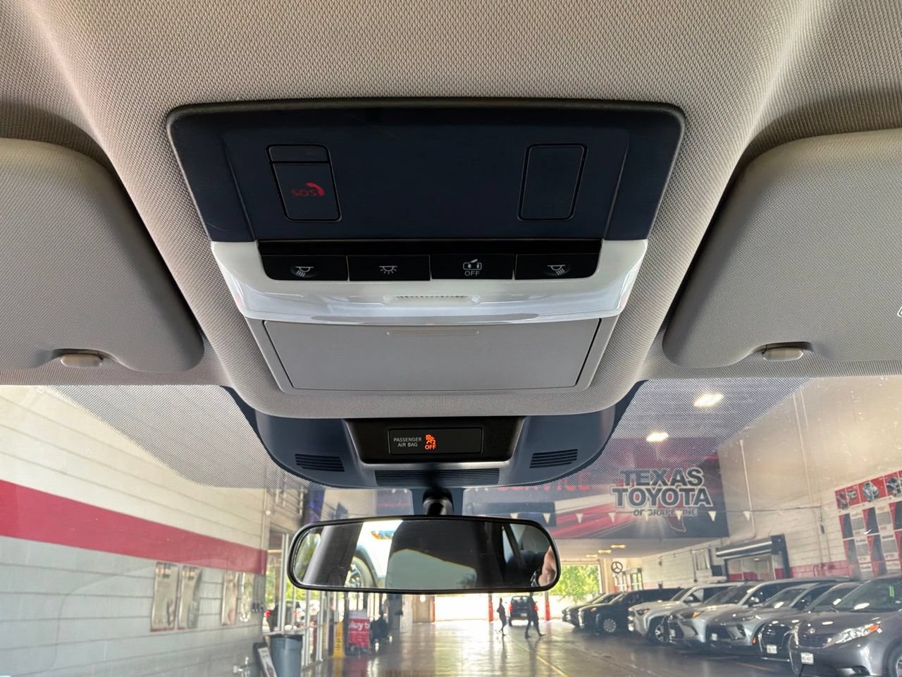 Used 2025 Nissan Rogue SV FWD image 16