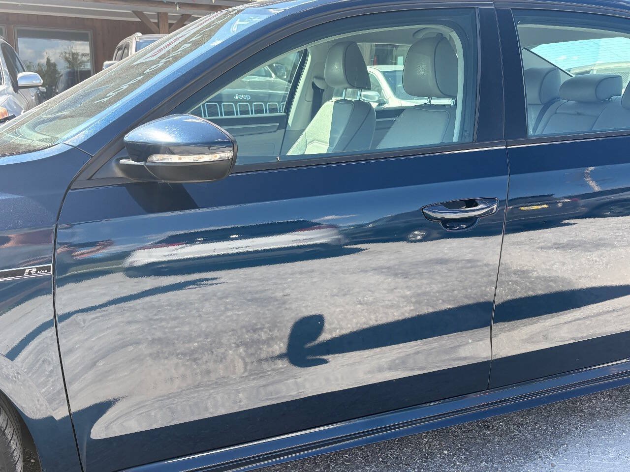 Used 2018 Volkswagen Passat 2.0T R-Line FWD image 5