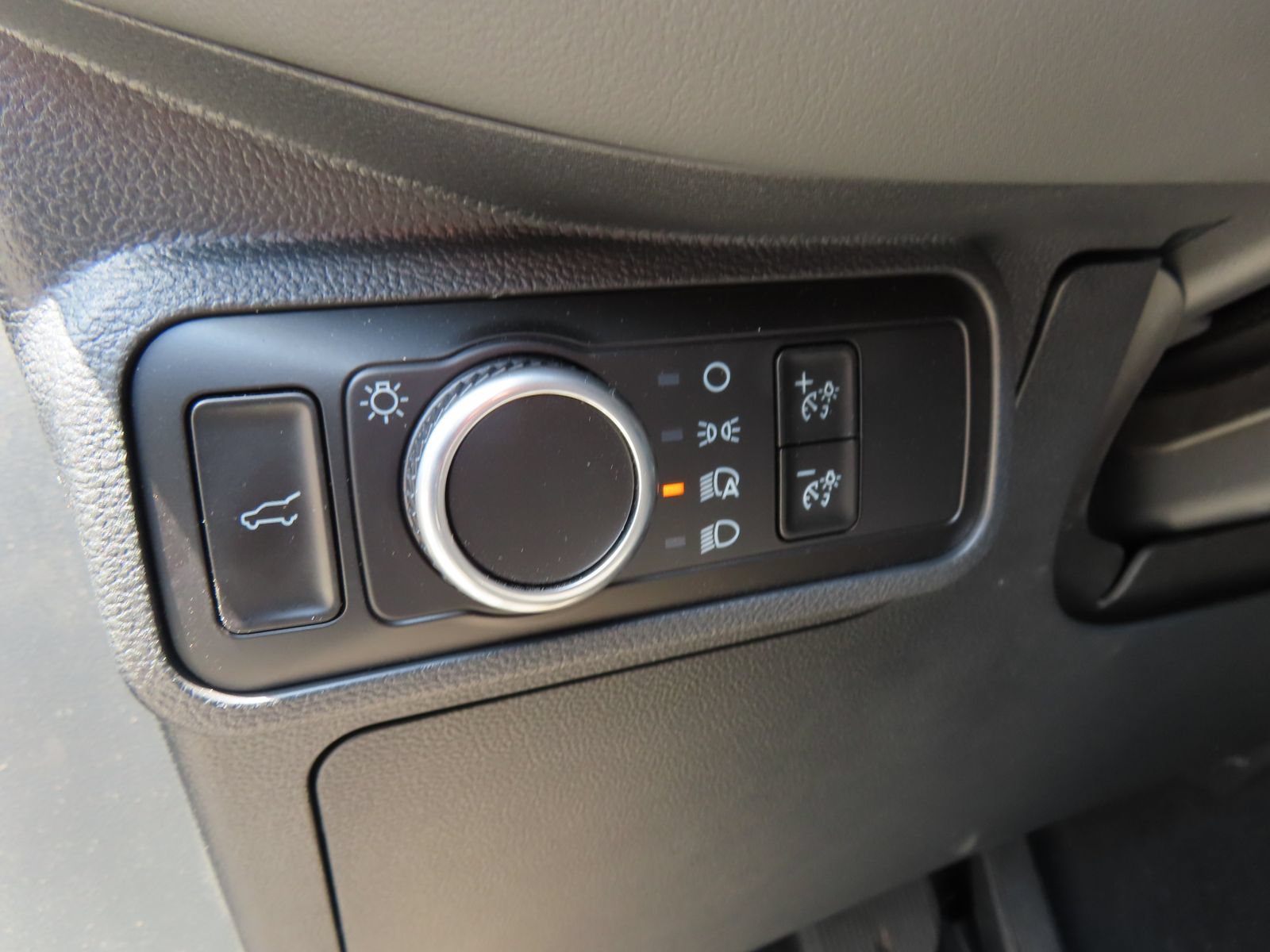 Certified 2025 Ford Explorer Active AWD/4WD image 17