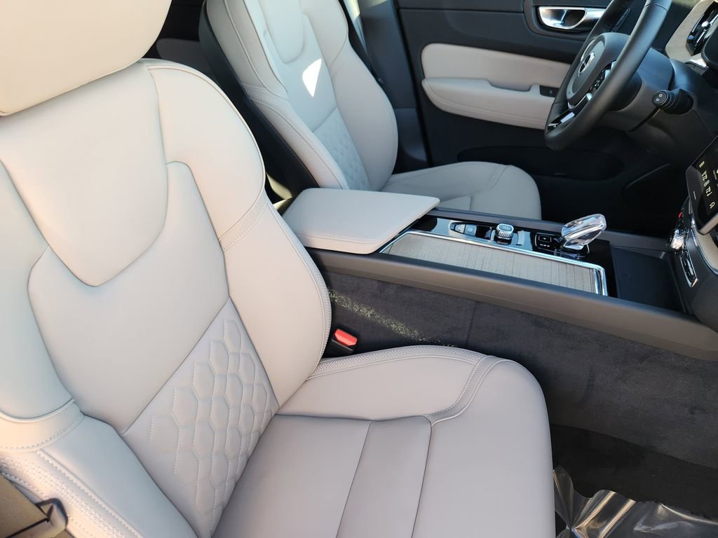 New 2026 Volvo XC60 B5 Plus w/ Climate Package image 4