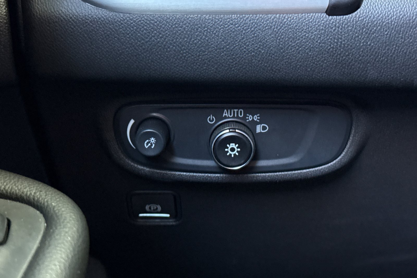 Used 2024 GMC Terrain SLE FWD image 34
