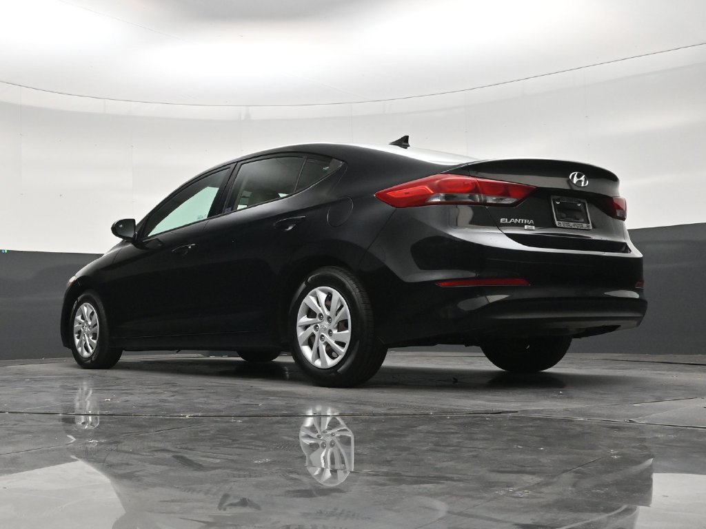 Used 2017 Hyundai Elantra SE FWD image 21