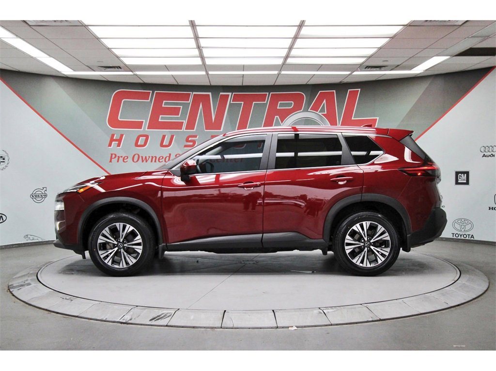 Used 2023 Nissan Rogue SV image 3