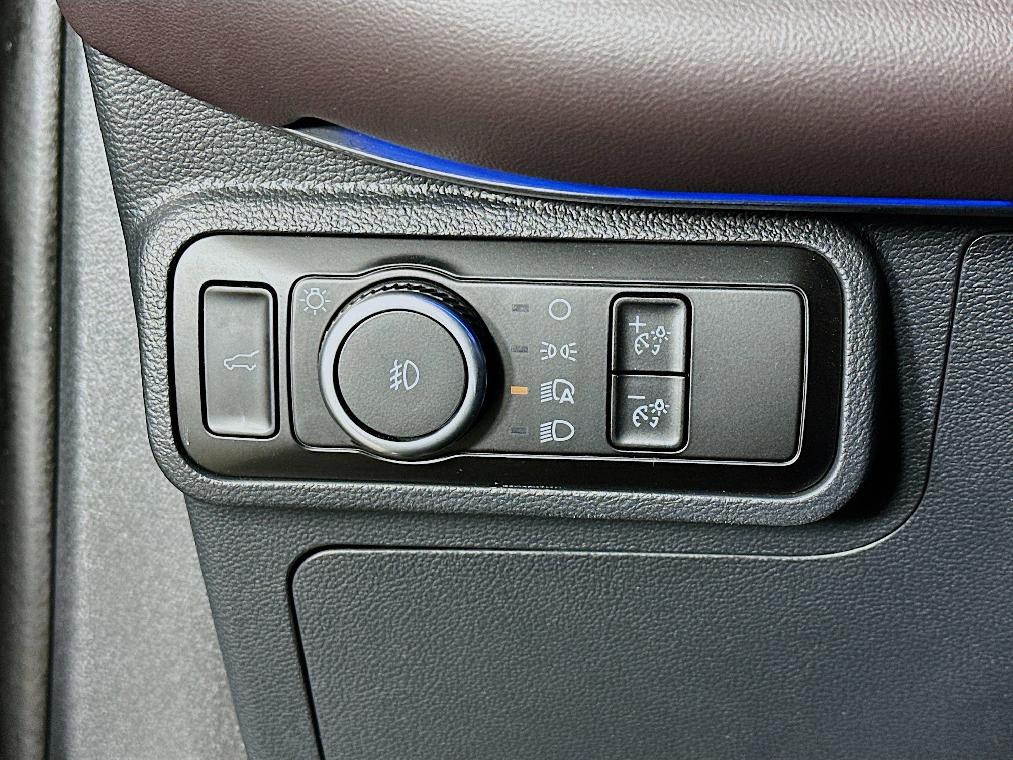 Used 2025 Ford Explorer Platinum w/ LUX Leather Package image 17