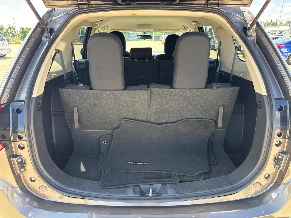 Used 2016 Mitsubishi Outlander SE AWD/4WD image 19