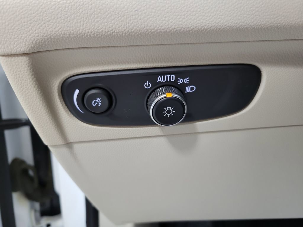 Used 2022 Buick Envision Essence w/ Safety Package FWD image 37