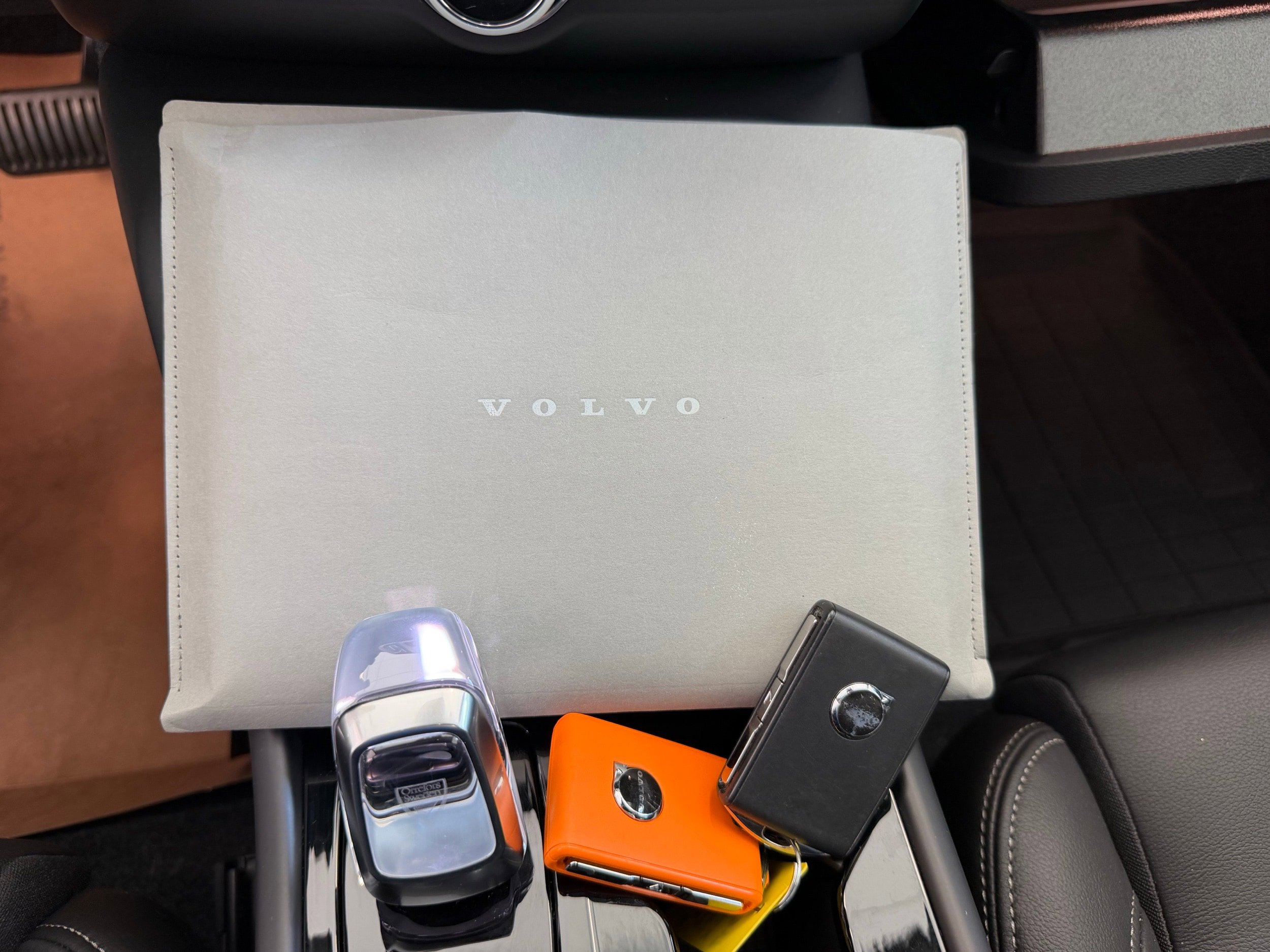 Certified 2025 Volvo XC40 B5 Plus image 29