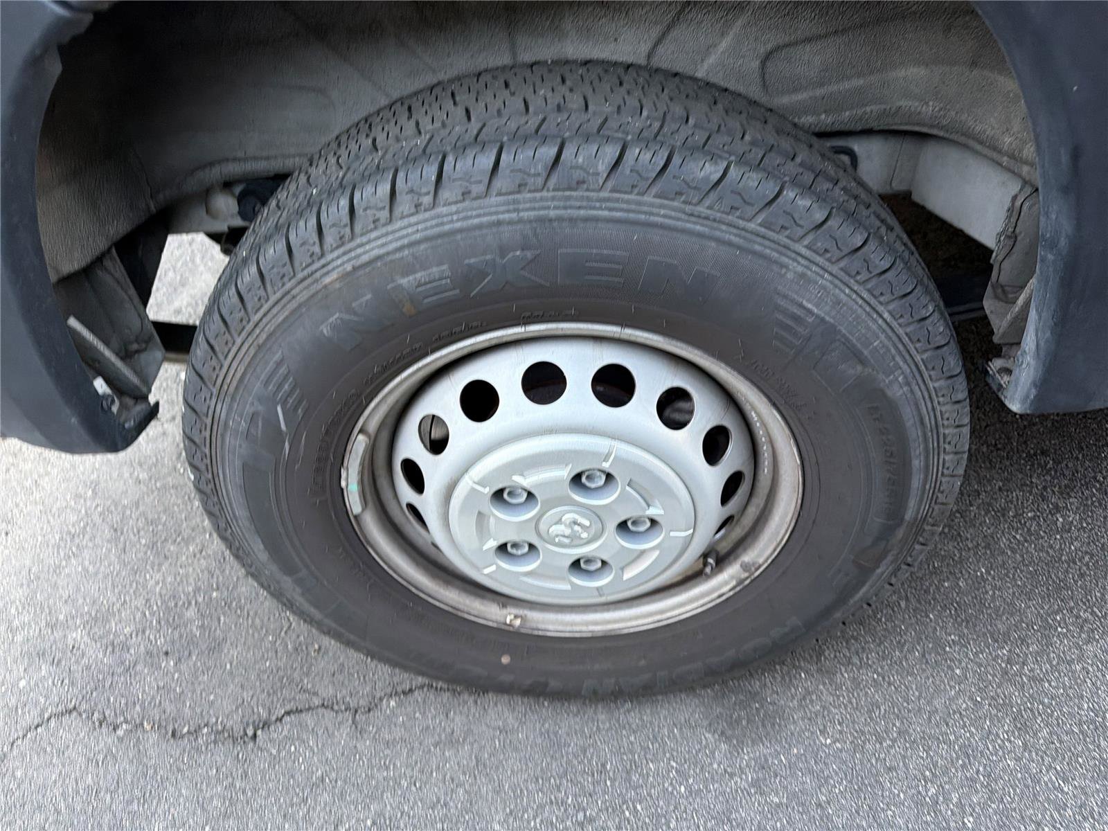 Used 2025 RAM ProMaster 2500 w/ Convenience Group image 9