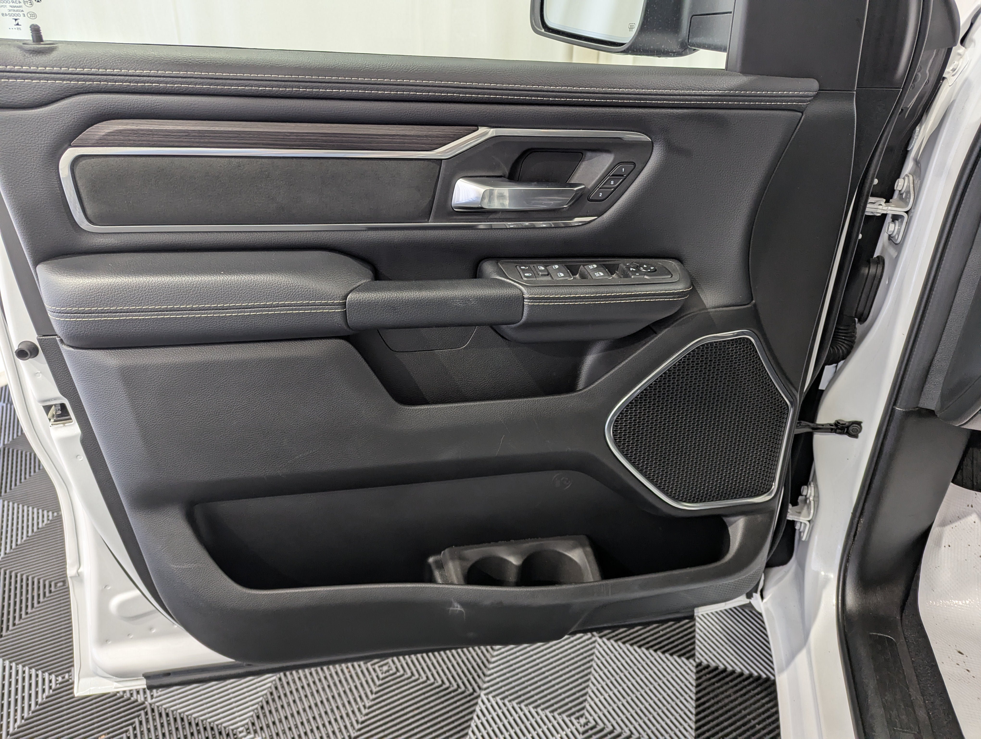 Used 2026 RAM 1500 Laramie AWD/4WD image 16