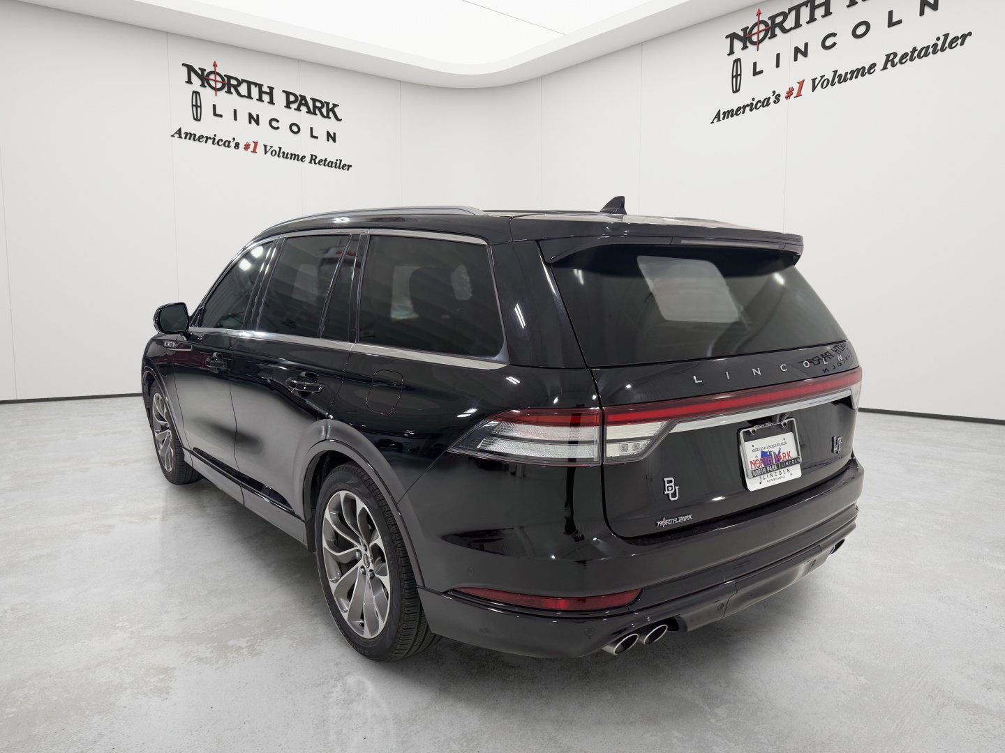 Used 2021 Lincoln Aviator Grand Touring w/ Equipment Group 302A AWD/4WD image 3