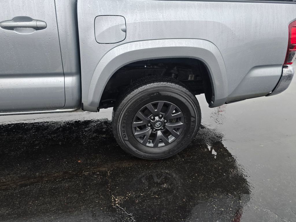 Certified 2023 Toyota Tacoma SR5 AWD/4WD image 4