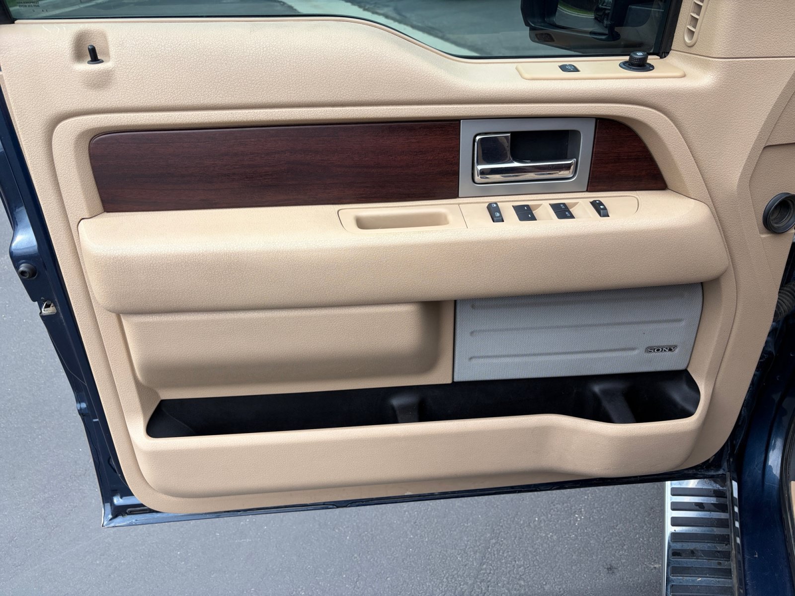 Used 2013 Ford F150 King Ranch w/ King Ranch Luxury Pkg AWD/4WD image 9