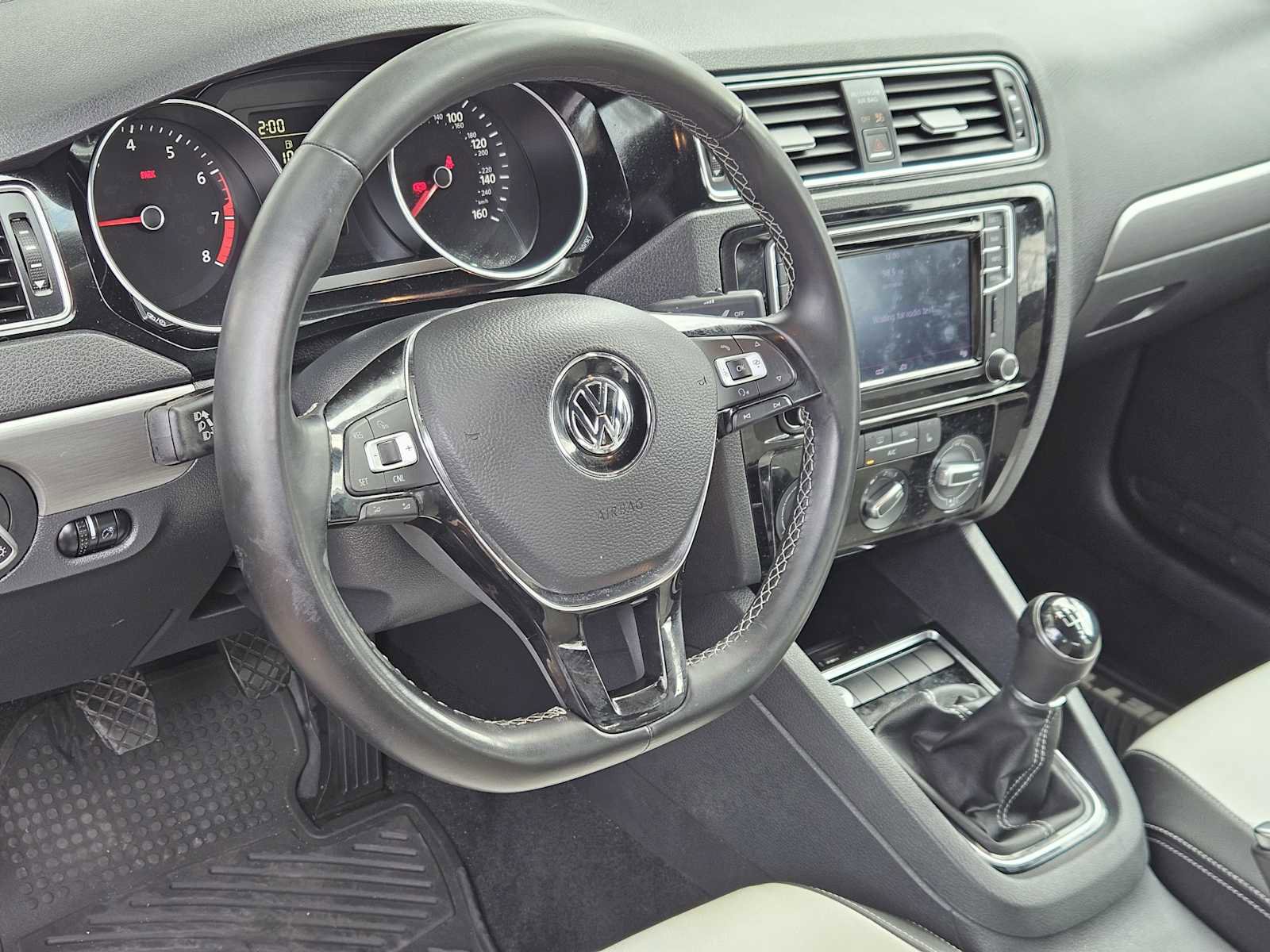 Used 2016 Volkswagen Jetta Sport image 2