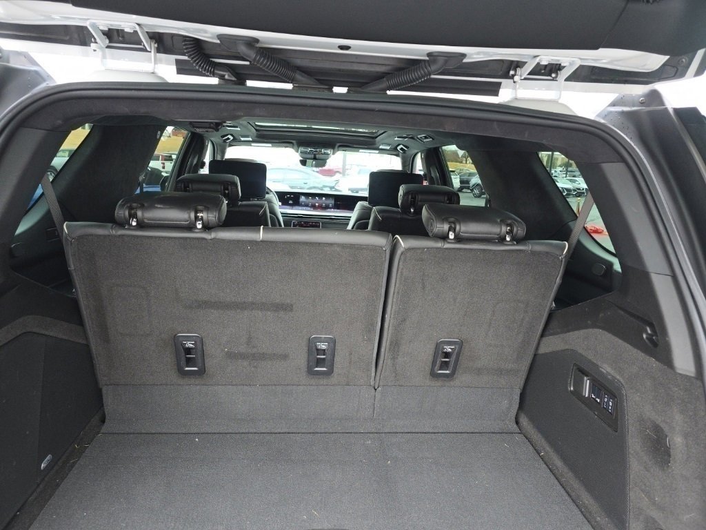Used 2025 Cadillac Escalade V image 10
