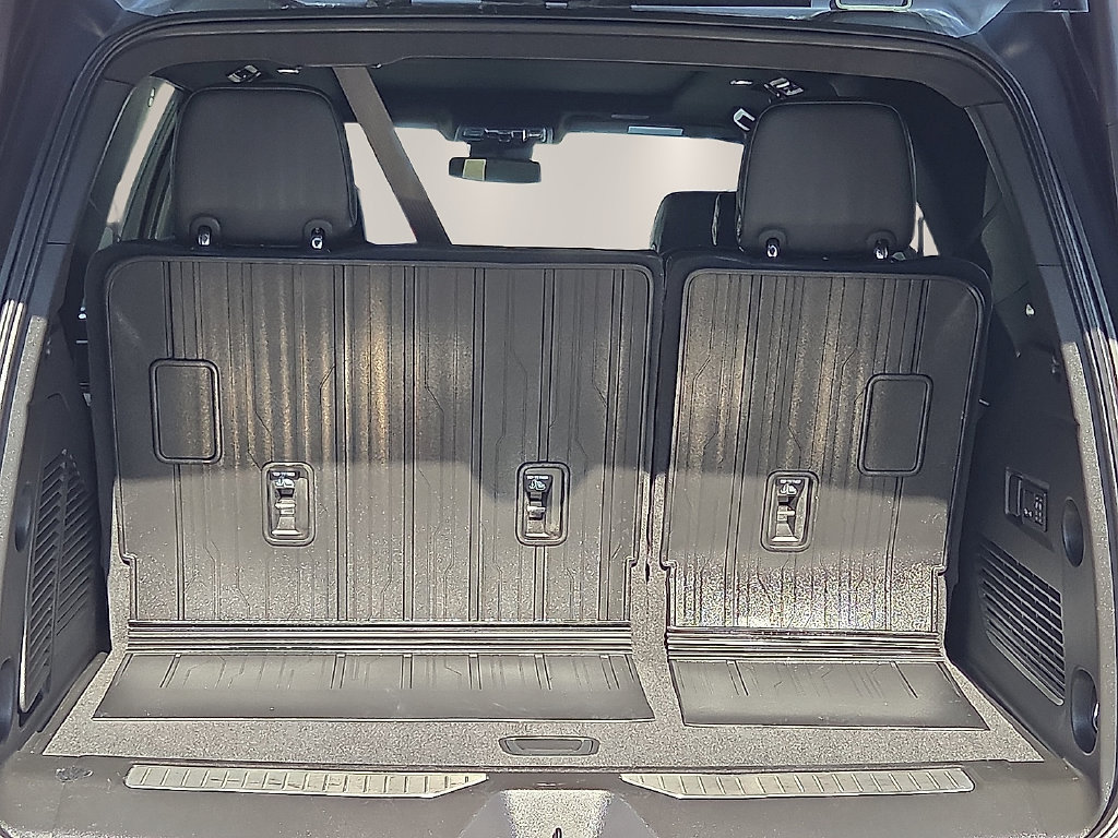 Used 2026 GMC Yukon Denali w/ Sun & Power Step Package AWD/4WD image 11