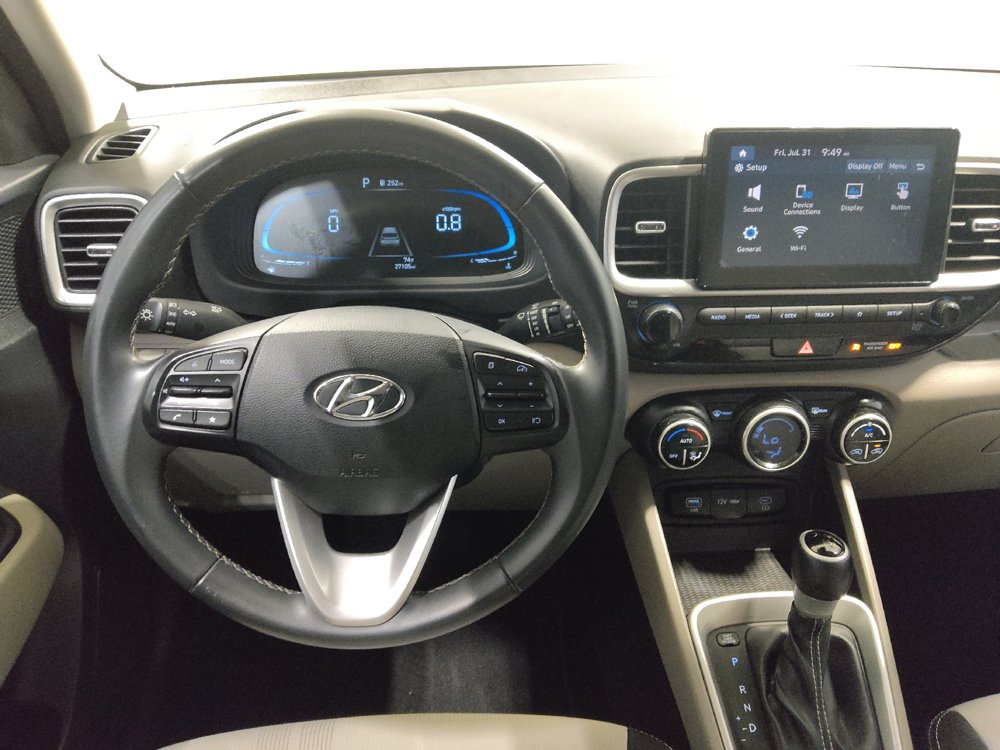 Used 2025 Hyundai Venue SEL FWD image 22
