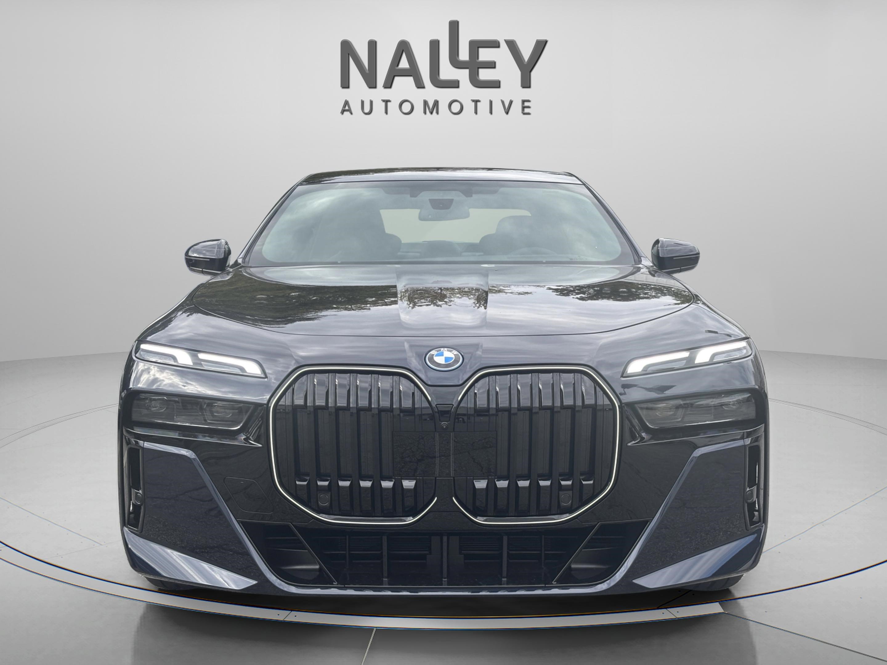 Used 2026 BMW 750e xDrive image 7