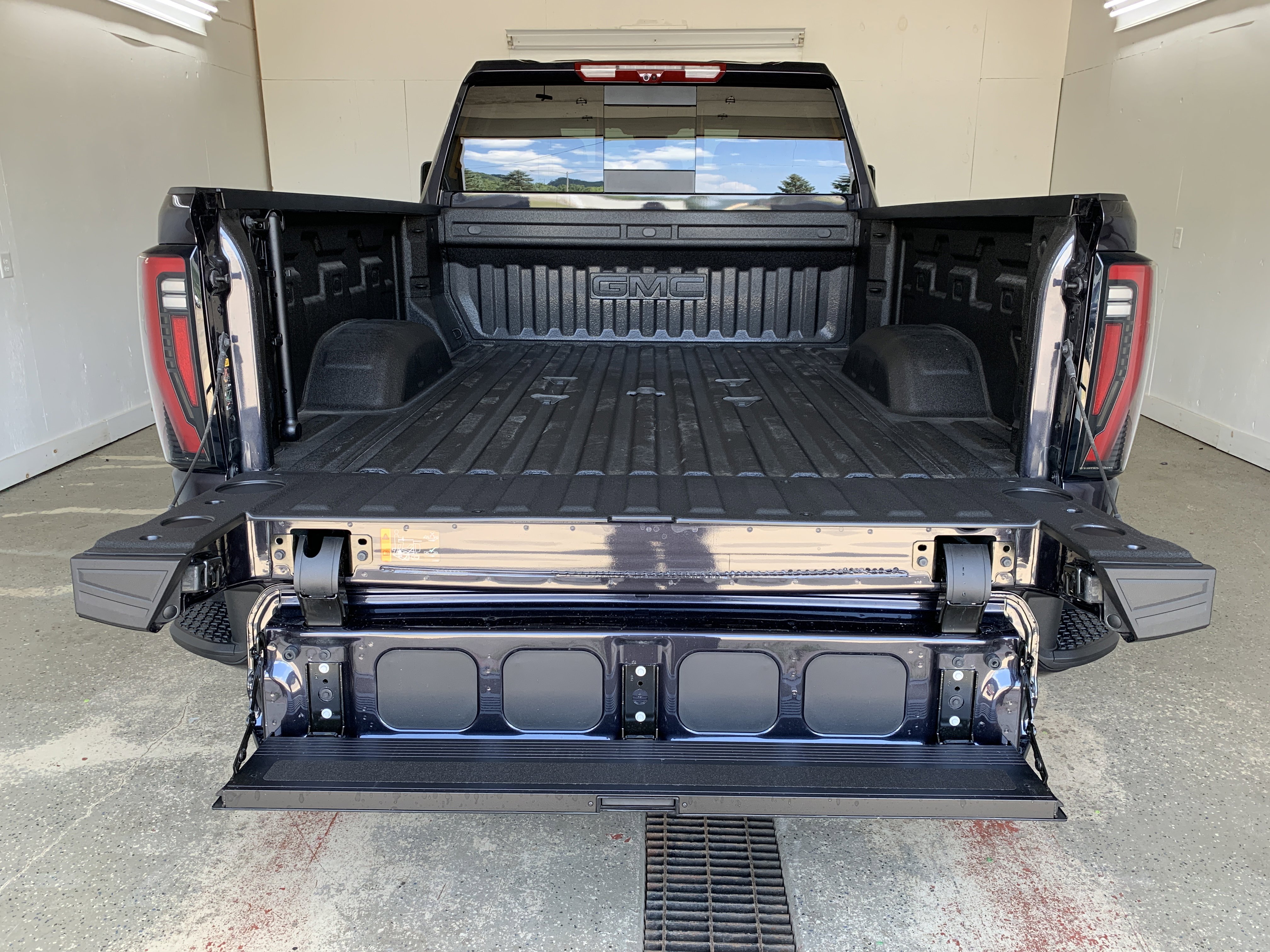 New 2025 GMC Sierra 2500 AT4 w/ AT4 Premium Plus Package image 9