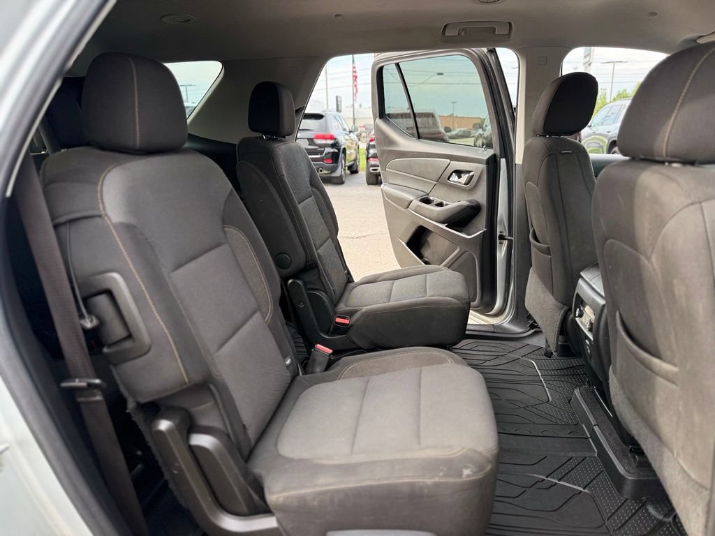 Used 2021 Chevrolet Traverse LT FWD image 12