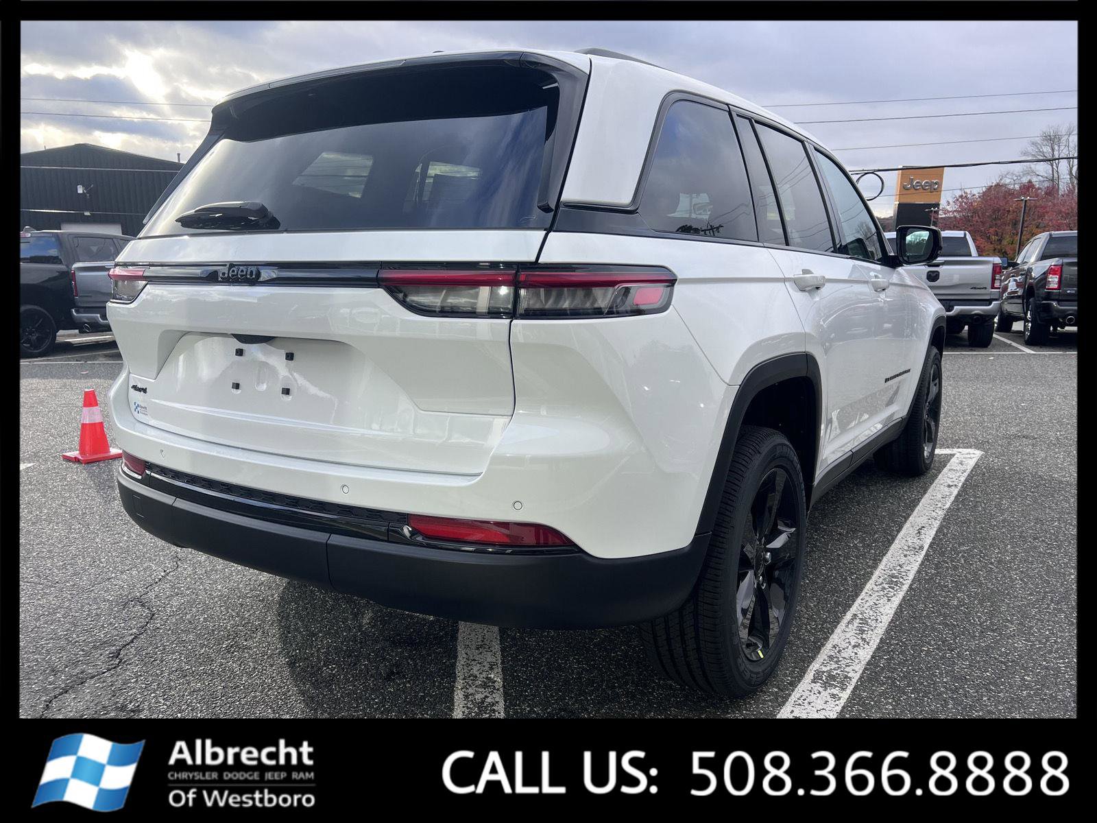 New 2025 Jeep Grand Cherokee Altitude image 5