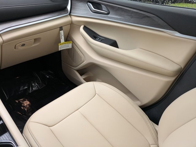 New 2025 Jeep Grand Cherokee L Limited image 15