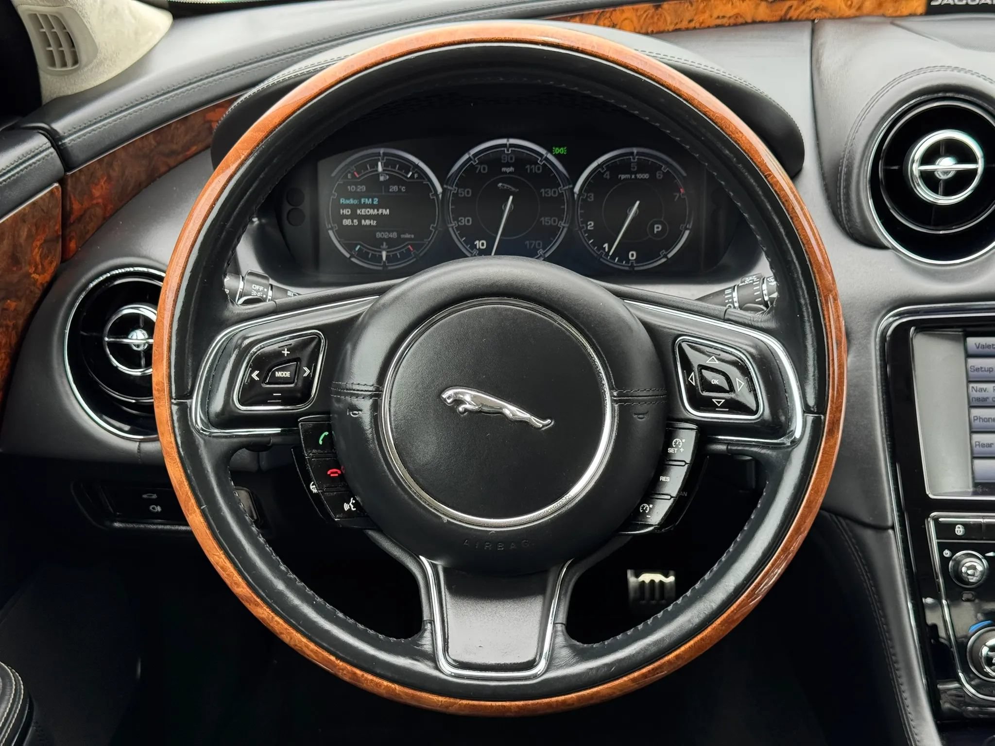 Used 2014 Jaguar XJ L Portfolio RWD image 32