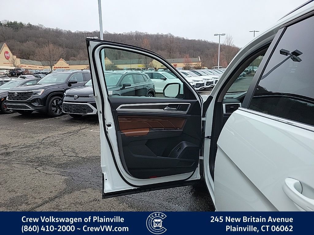 Certified 2023 Volkswagen Atlas SE w/ Black Wheel Package AWD/4WD image 37