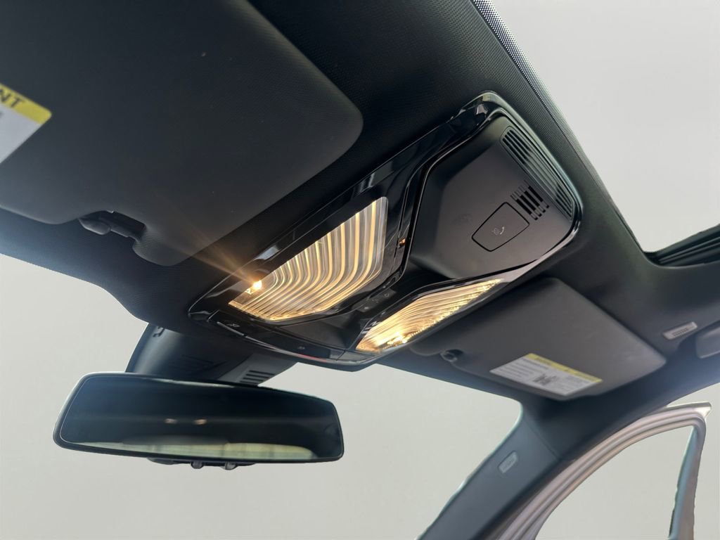 Used 2025 BMW 330i xDrive Sedan image 21