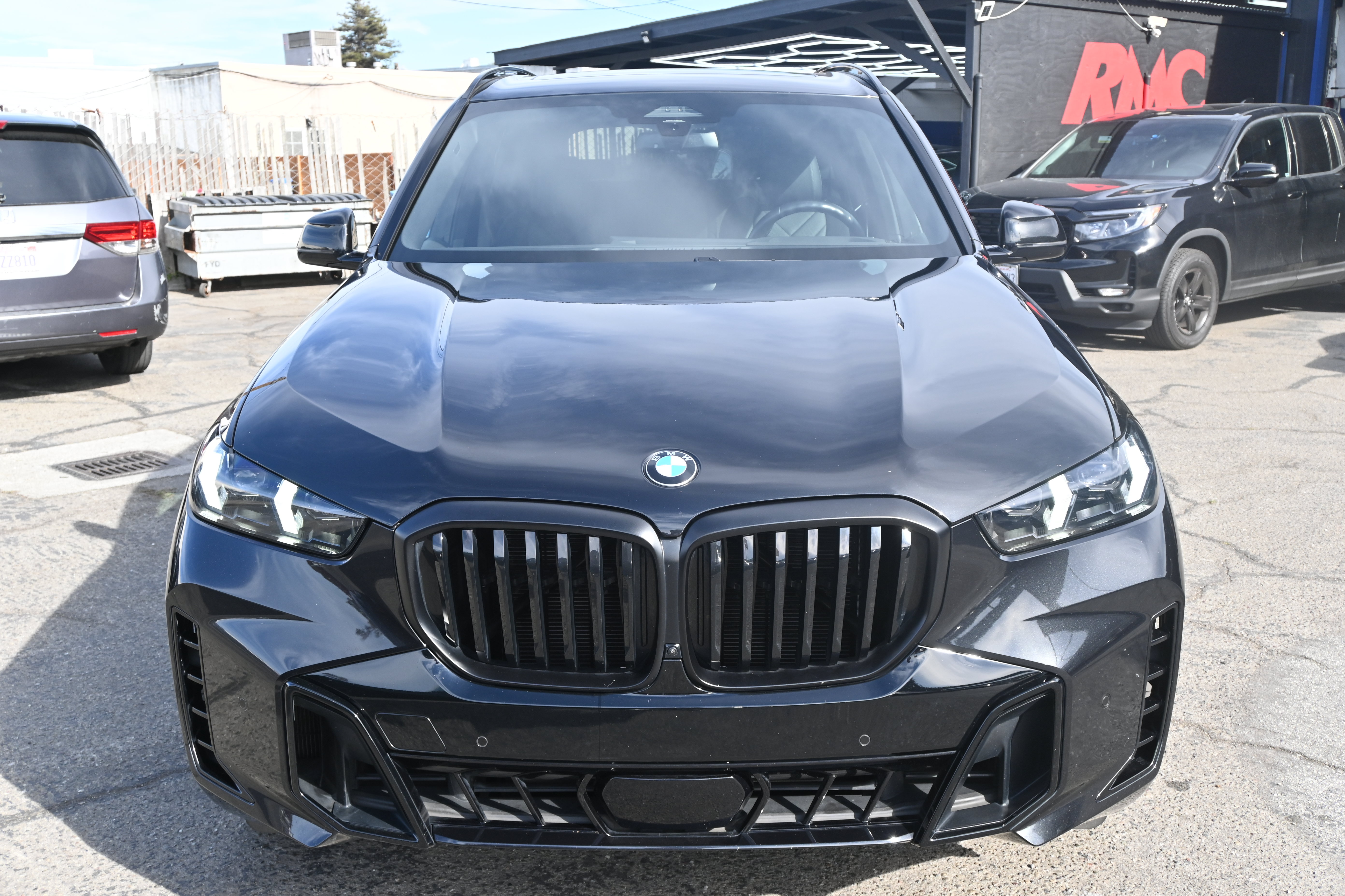 Used 2024 BMW X5 xDrive40i w/ M Sport Package AWD/4WD image 2