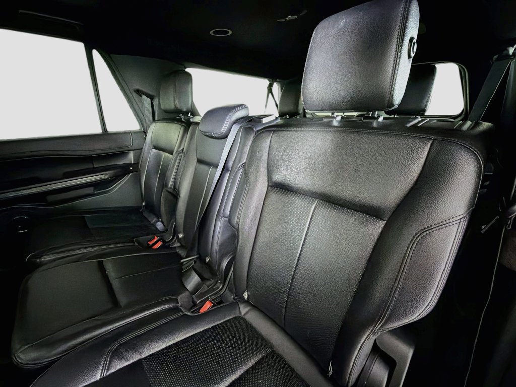 Used 2020 Ford Expedition Max XLT w/ Equipment Group 202A RWD image 26