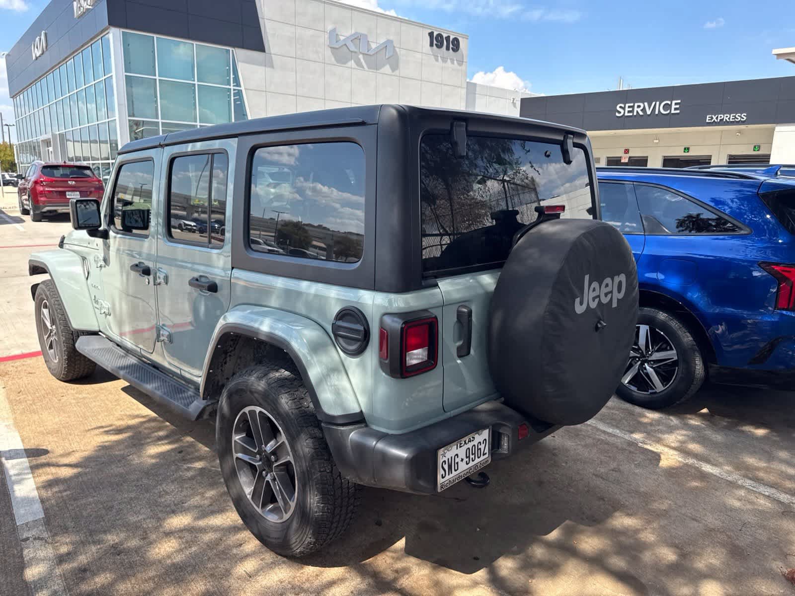 Used 2023 Jeep Wrangler Unlimited Sahara AWD/4WD image 5