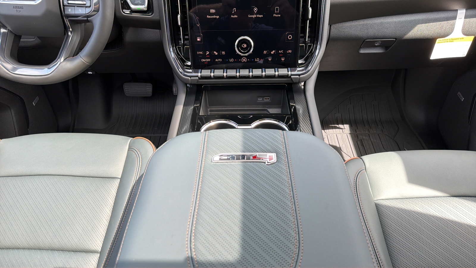 New 2026 GMC Yukon AT4 w/ LPO, Floor Liner Package AWD/4WD image 15