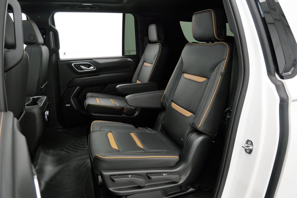 Used 2024 GMC Yukon XL AT4 w/ AT4 Premium Plus Package AWD/4WD image 18