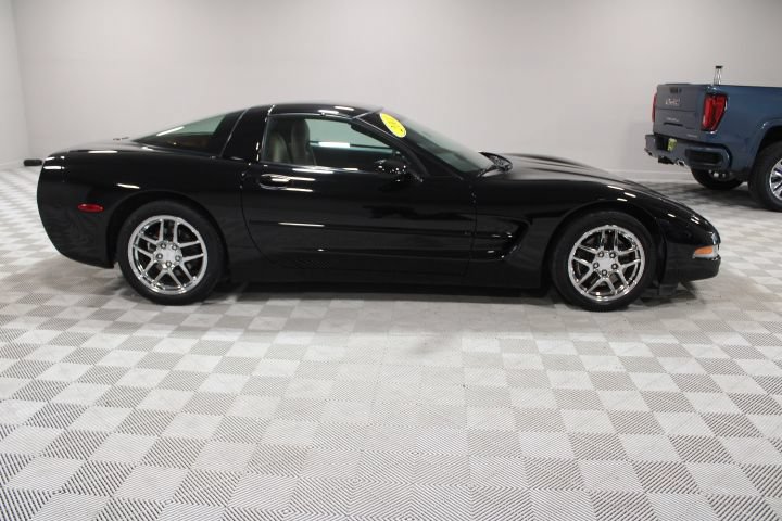 Used 2001 Chevrolet Corvette Coupe w/ Preferred Equipment Group1 RWD image 10