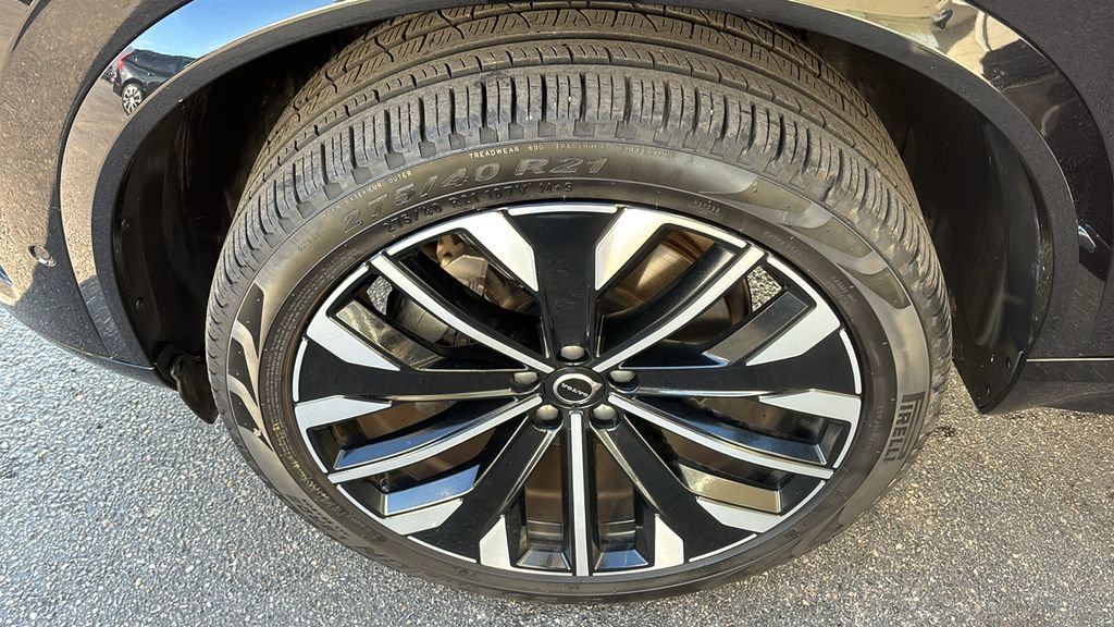 Certified 2025 Volvo XC90 B6 Plus AWD/4WD image 32