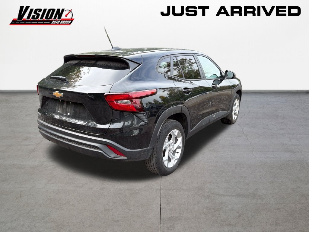 Used 2024 Chevrolet Trax LS w/ LS Convenience Package FWD image 5