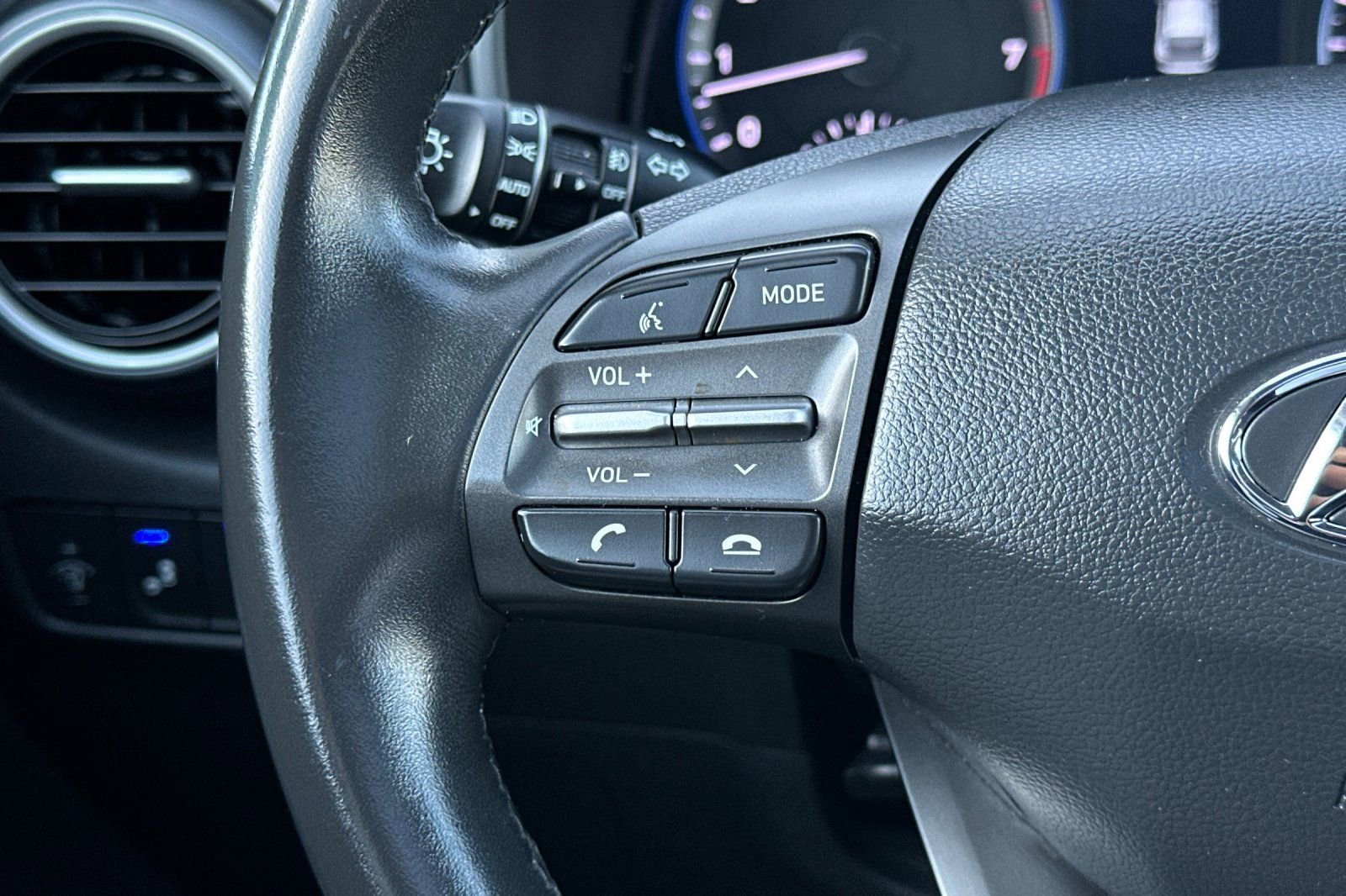 Used 2018 Hyundai Kona SEL w/ SEL Tech Package 02 image 30